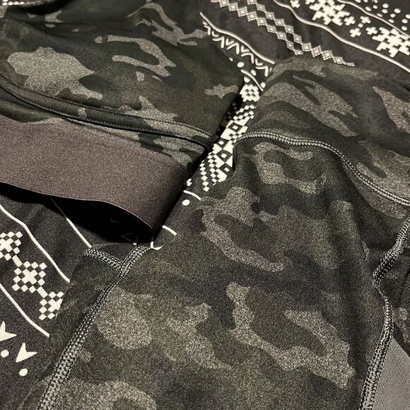 Fabletics Camo Leggings & Bra Bundle - Picture 13 of 15